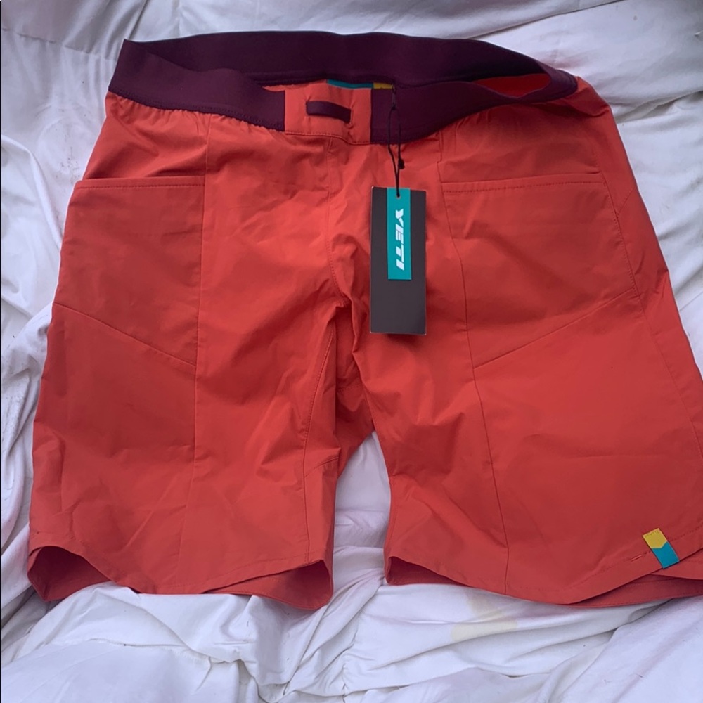 NWT. Yeti palisade women’s cycling shorts Athletic cycling shorts